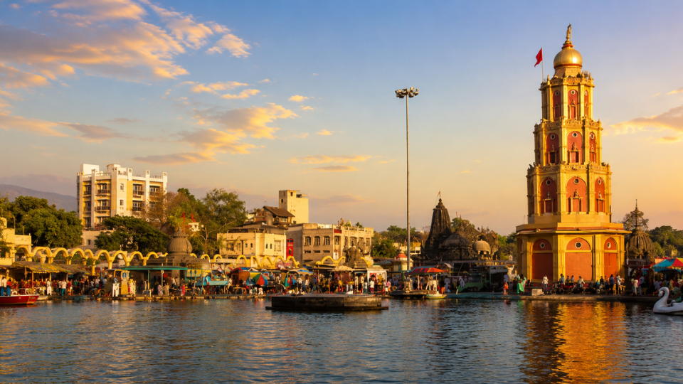 Long-form route and stay planning for a seven-day itinerary